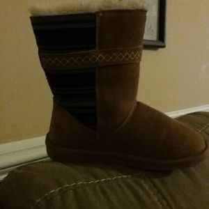 Minnetonka moccasins sherpa boot 8